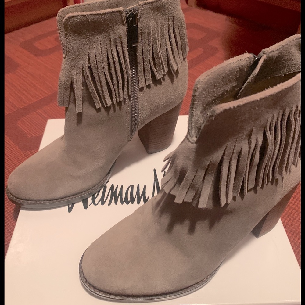 Women’s Neiman Marcus grey fringe suede boots -7.5